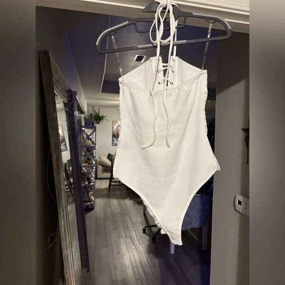 White Lace-Up Halter Bodysuit - Picture 4 of 15